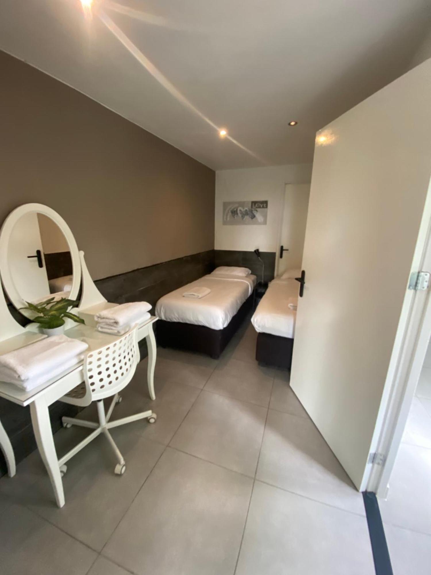 Bungalow Haarlem Amsterdam With Jacuzzi Vijfhuizen ภายนอก รูปภาพ